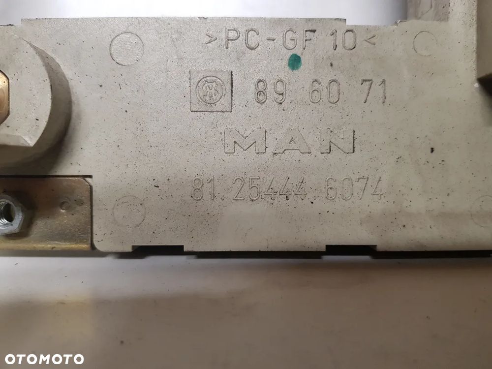 SKRZYNKA BEZPIECZNIKÓW MAN TGA TGX 81254446074 - 3