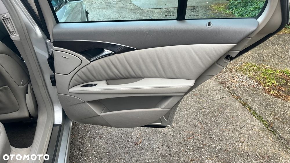 Mercedes-Benz Klasa E 500 7G-TRONIC Avantgarde - 17