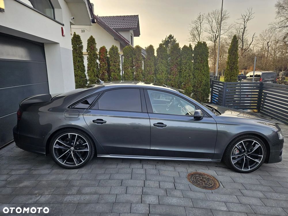 Audi S8 - 2