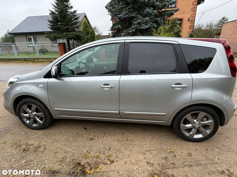 Nissan Note 2010 photo 3