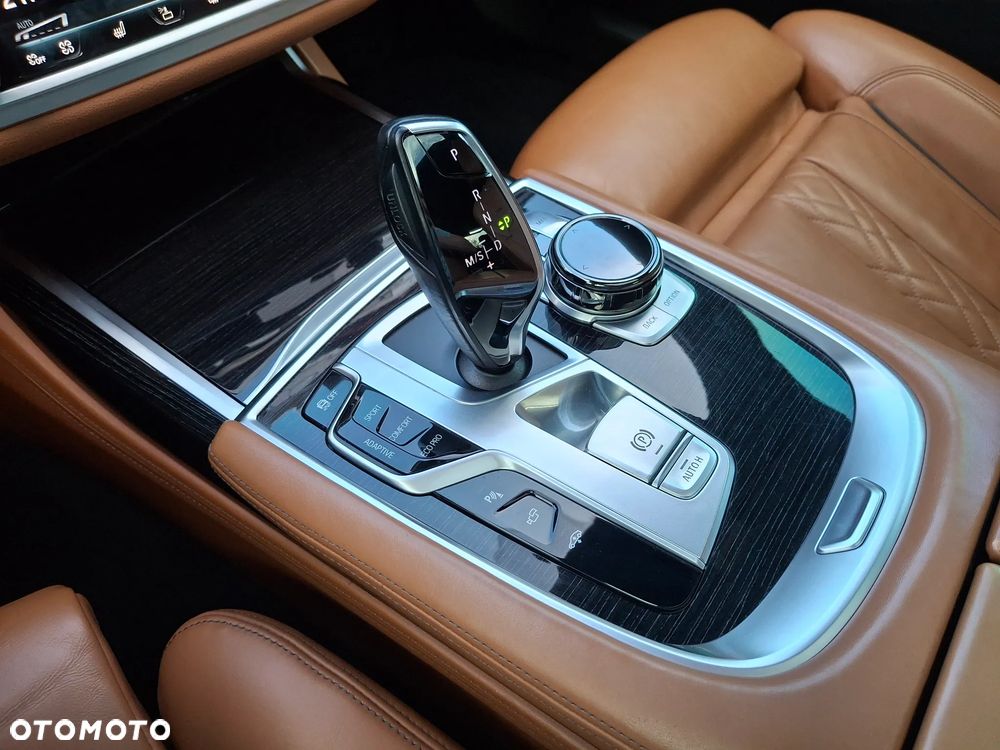 BMW Seria 7 750i xDrive - 22