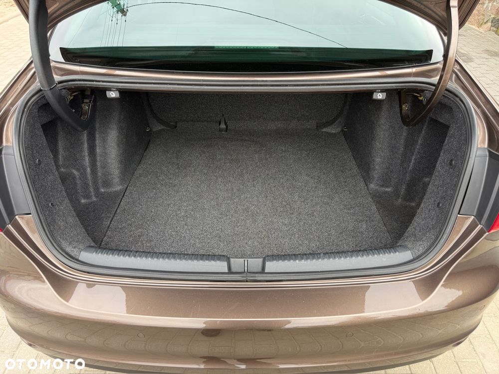 Volkswagen Jetta 1.4 TSI Match - 28