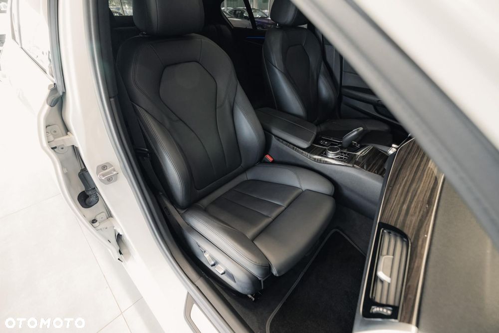 BMW Seria 5 530i Sport Line sport - 16