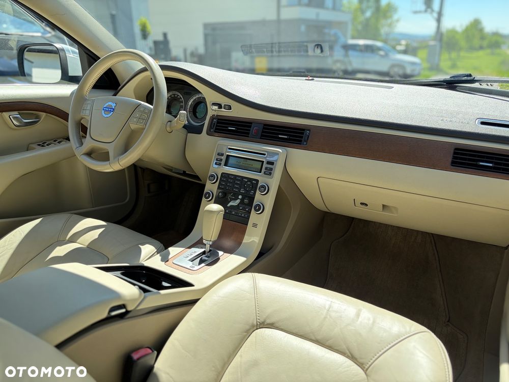 Volvo XC 70 - 23