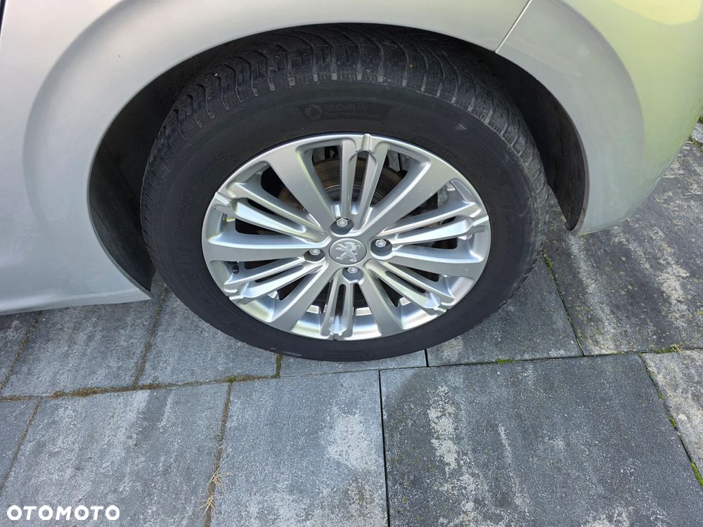 Peugeot 208 PureTech 110 Stop & Start EAT6 Allure - 11