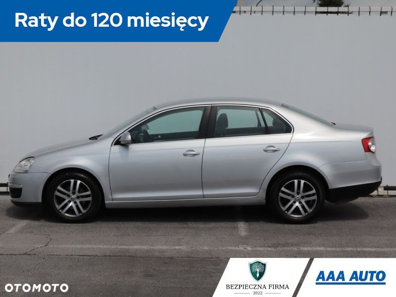 Volkswagen Jetta - 4