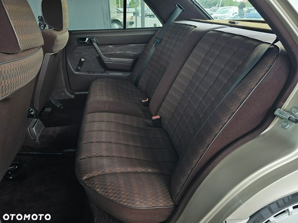 Mercedes-Benz W201 (190) - 25