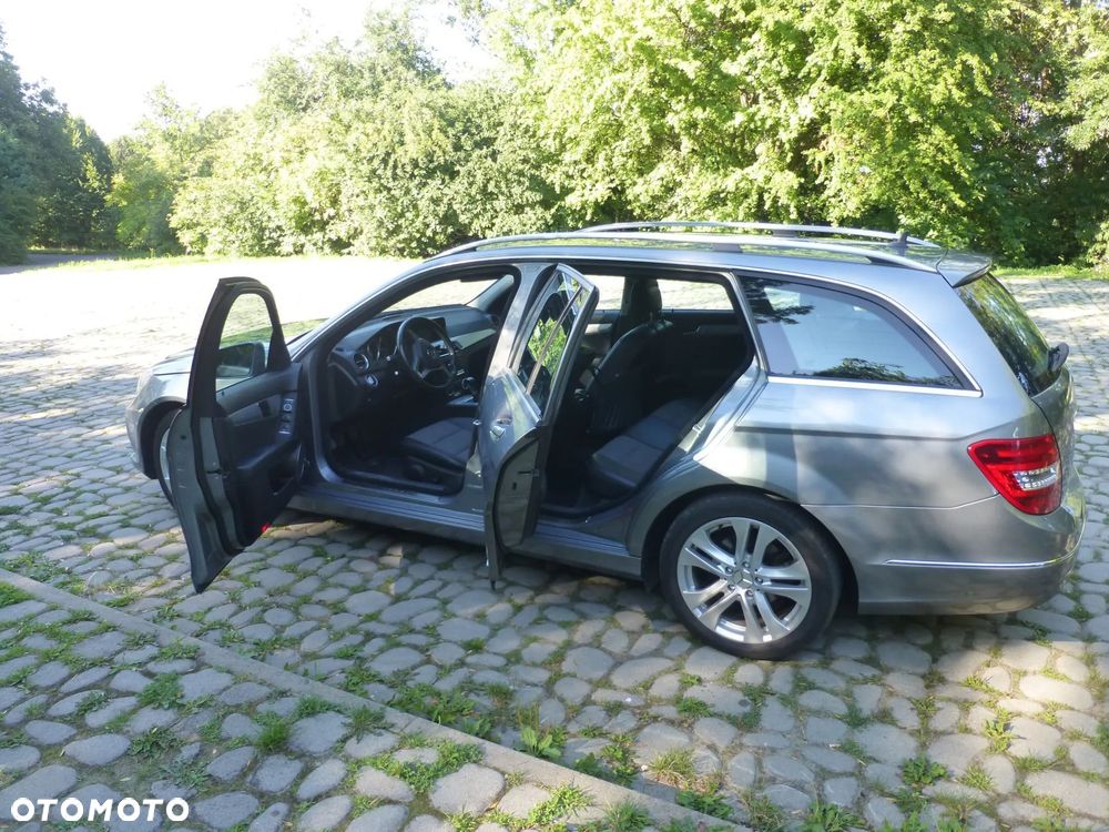Mercedes-Benz Klasa C 180 CGI BlueEff Avantgarde - 2