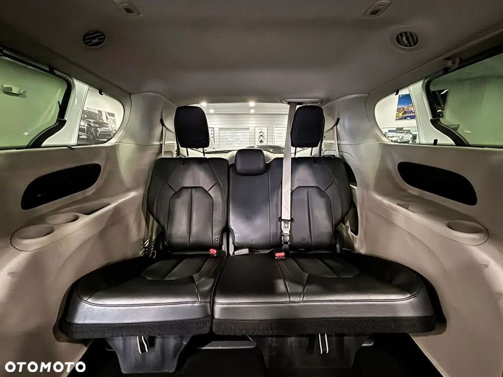 Chrysler Pacifica - 22