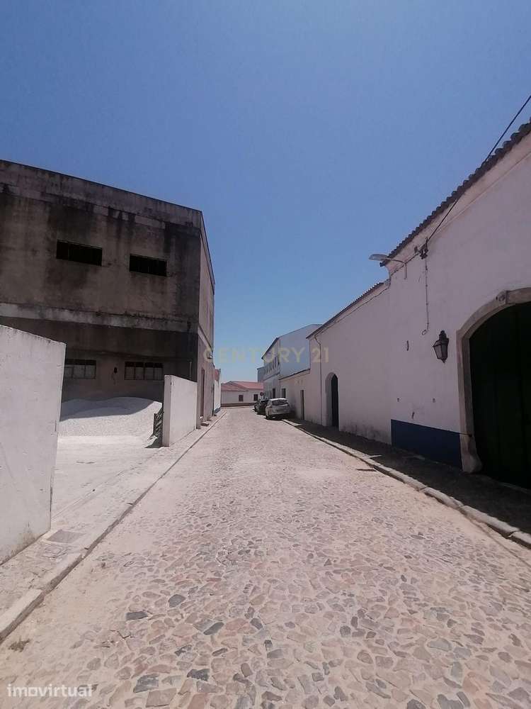Grande Armazém  (565 m2 ) em pleno centro habitacional na  Vidigueira - Grande imagem: 5/15