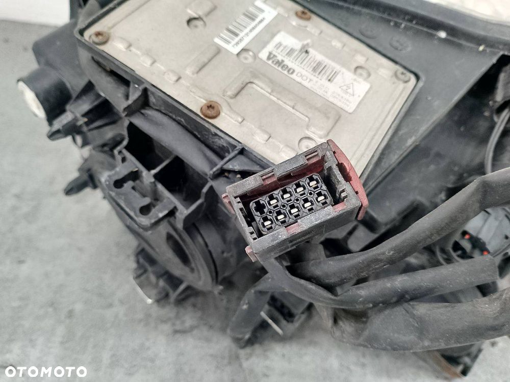 LAMPA PRZÓD PRAWA XENON VOLVO XC90 ( 02-14 ) 30678187 89009435 - 9