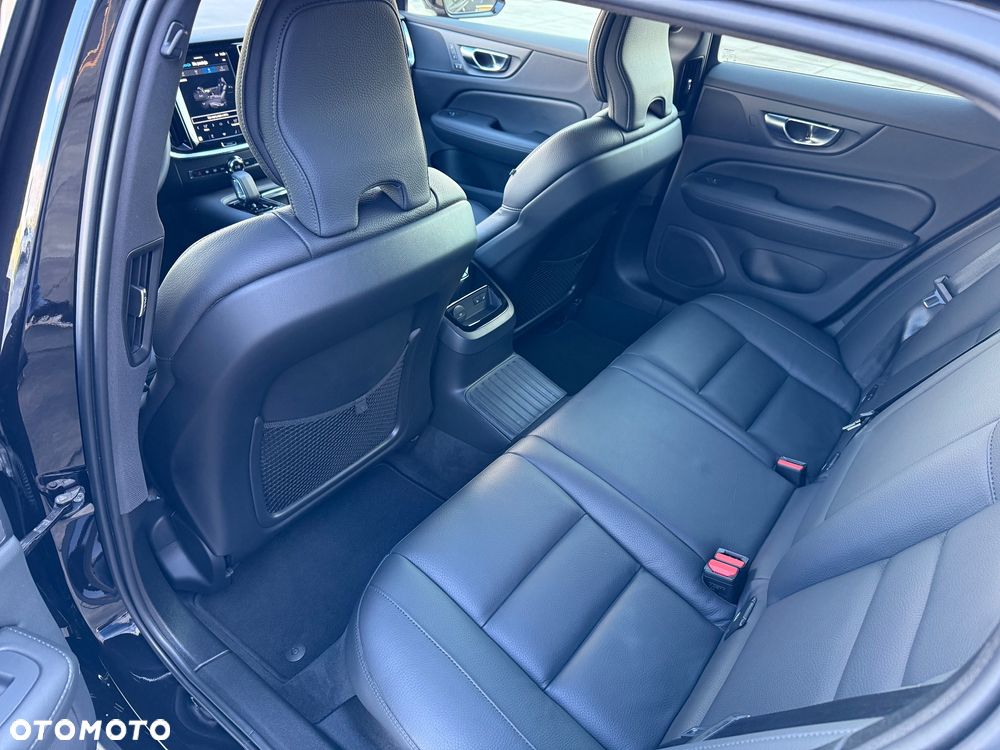 Volvo V60 T6 AWD Plug-In Hybrid Plus Dark - 18