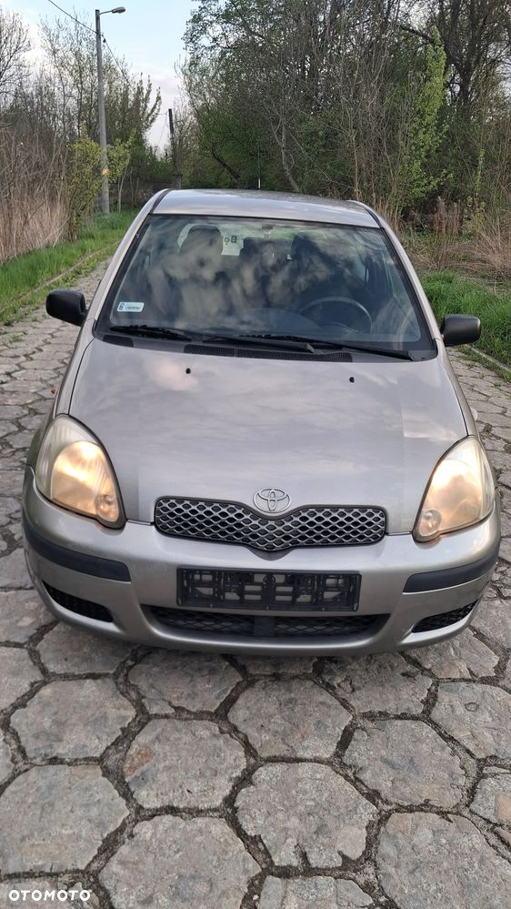 Na części Toyota Yaris I LIFT P1 silnik 1.0 1SZ-FE VVY-i lakier 1D2 skrzynia maska zderzak drzwi klapa szyba fotel kanapa lusterko lampa deska GWARANCJA !!! Przód Tył Zestaw Komplet Drzwi Klapa Zderzak Błotnik Maska Grill Atrapa Szyba Pas Lampa Lusterko Boczki Fotel Kanapa Kokpit Deska Rozdzielcza Przełącznik Włącznik Sterownik Przewody Wiązka Instalacja Moduł Komputer Czujnik Listwa Pompa Alternator Wtryski Głowica Rozrusznik Kompresor Sprzęgło Dwumas Silnik  Skrzynia ABS Klimatyzacji Paliwa Wspomagania Kolektor Turbina Przepustnica Zawór Chłodnica Koło Hak Belka Sanki Zawieszenie Mcpherson Półoś Amortyzator Wydech Tłumik Zacisk Most - 8