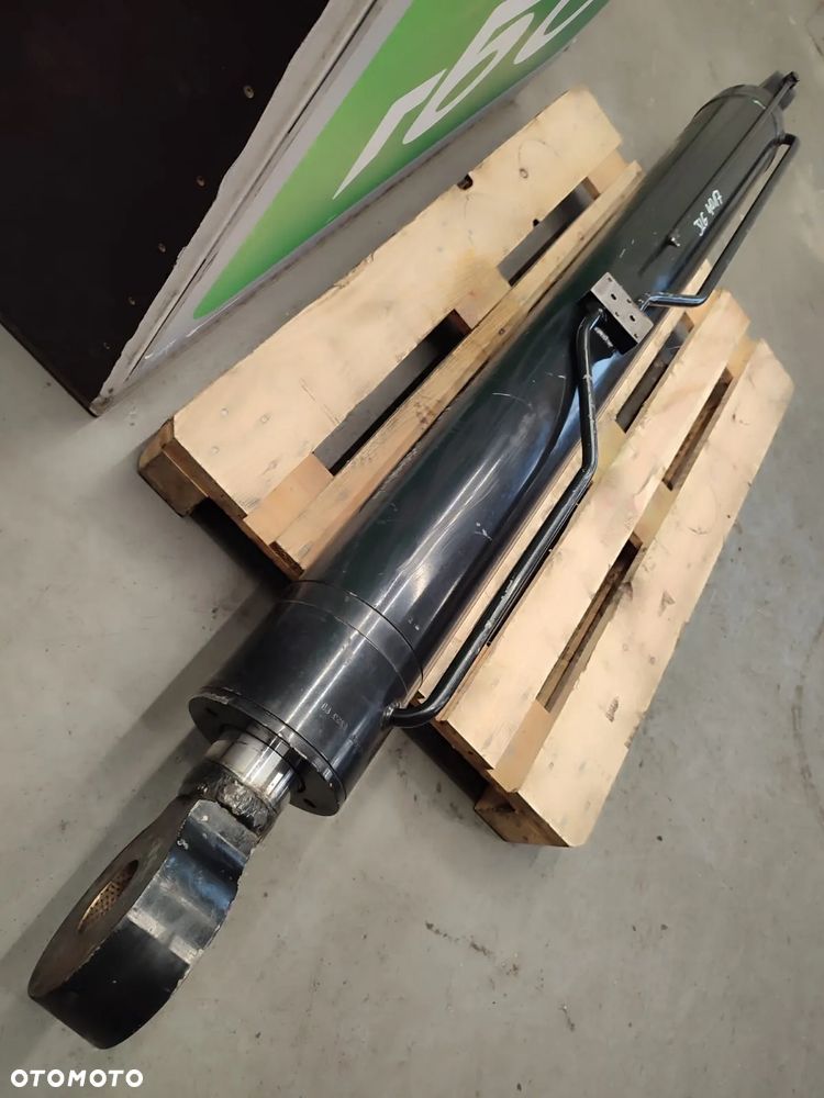Siłownik główny ramienia 1001107507 JLG 4017 - 8