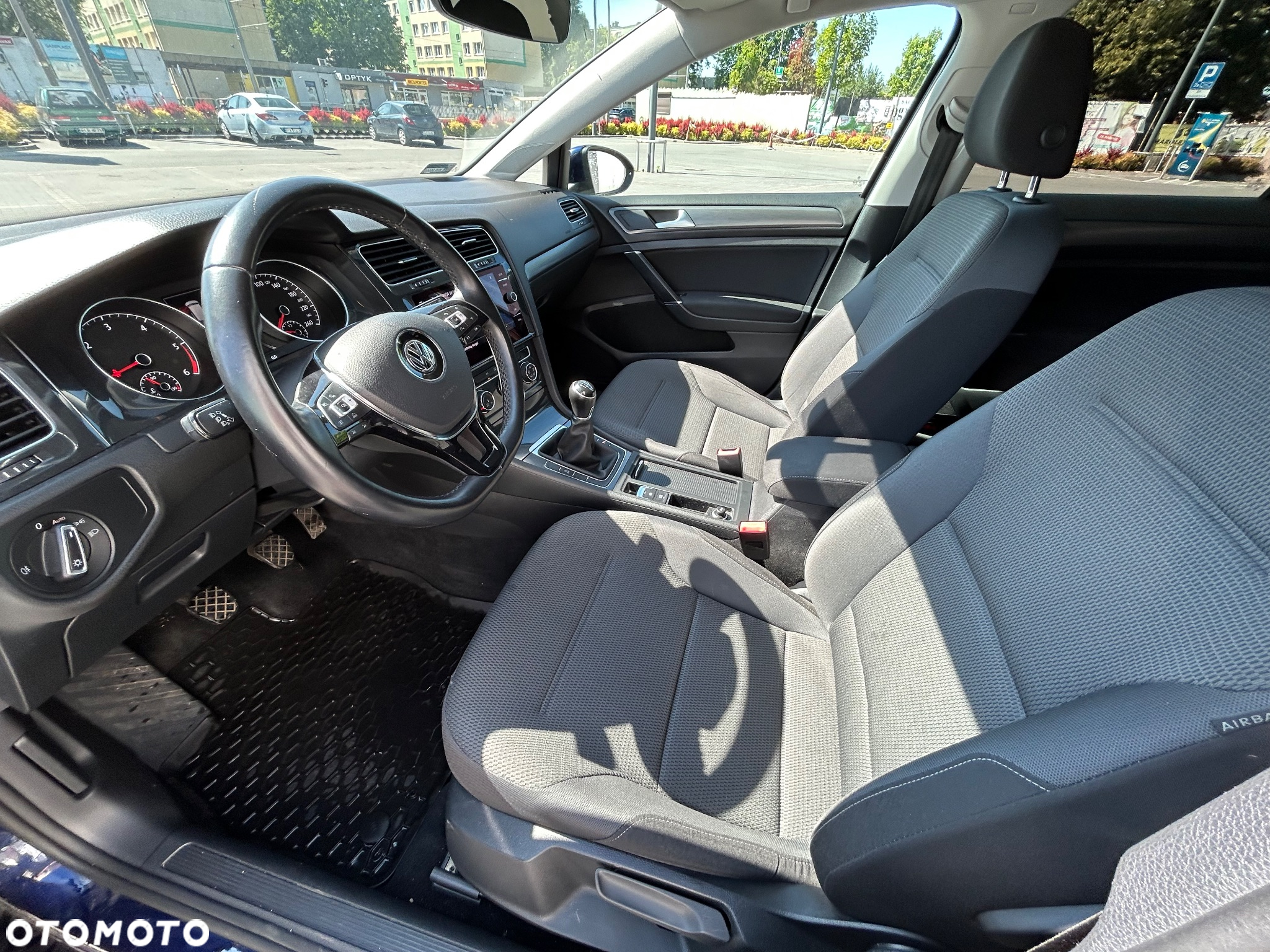 Volkswagen Golf VII 1.6 TDI BMT Comfortline - 16