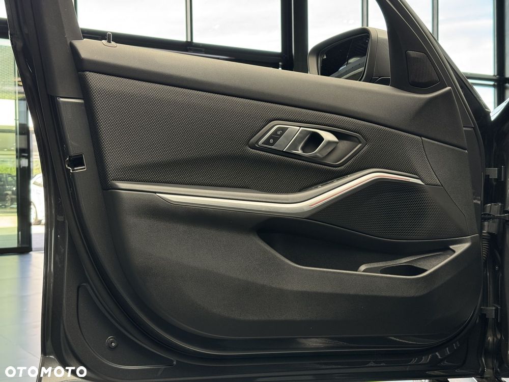 BMW Seria 3 318i - 14