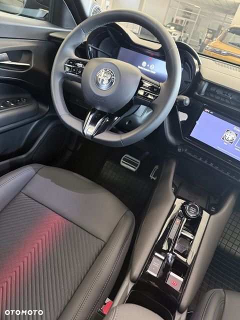 Alfa Romeo Junior 1.2 mHEV Ti eDCT - 12
