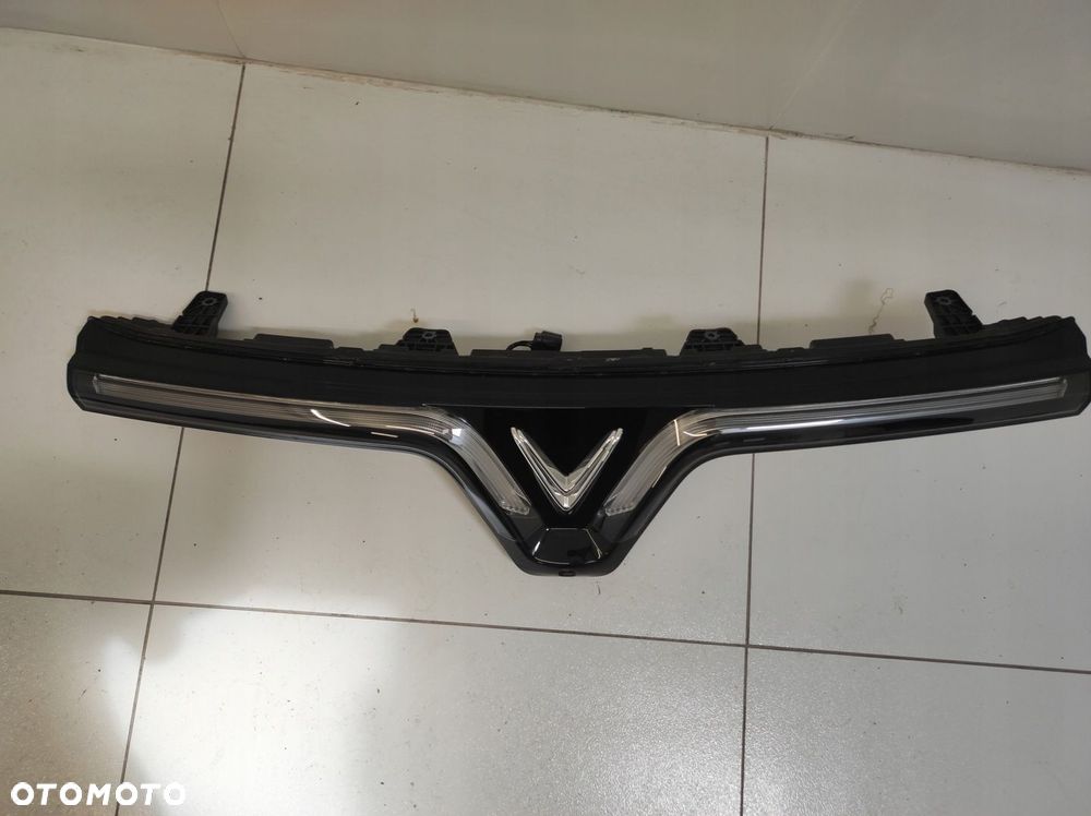 GRILL ATRAPA ŚWIATŁO DZIENNE LED ZDERZAKA PRZÓD VINFAST VF9 - 2