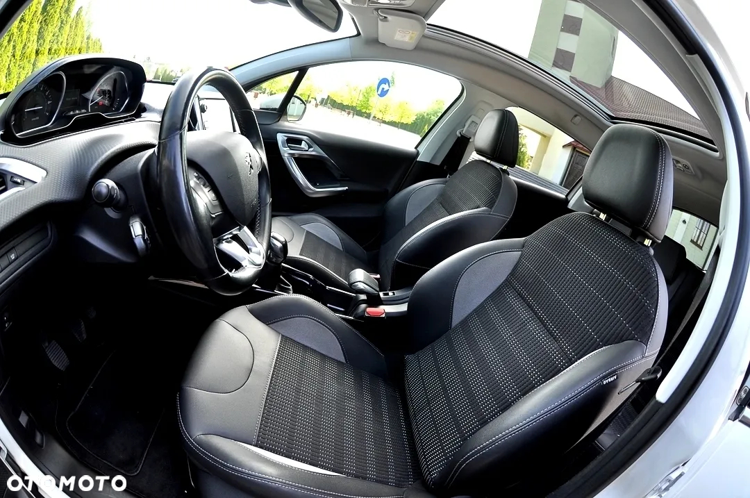 Peugeot 2008 1.2 Pure Tech GPF Allure S&S - 18