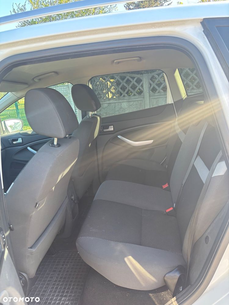 Ford Kuga - 9