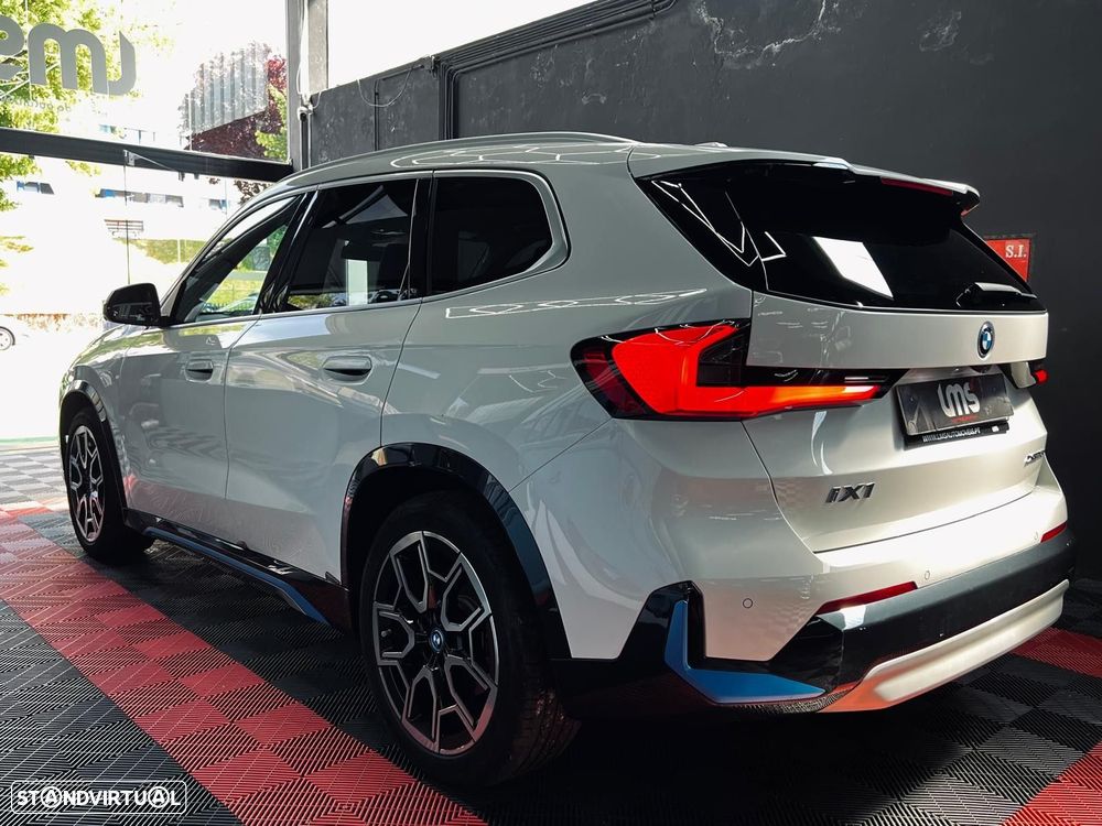 BMW iX1 xDrive30 - 11