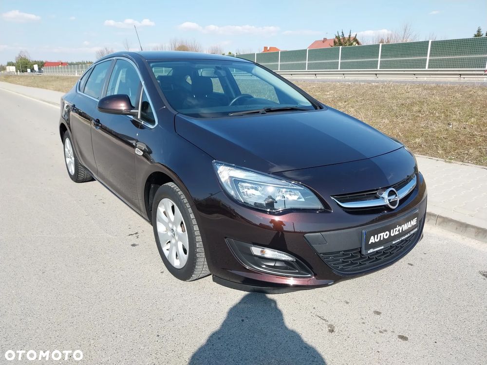 Opel Astra 1.4 T Executive EU6 - 18