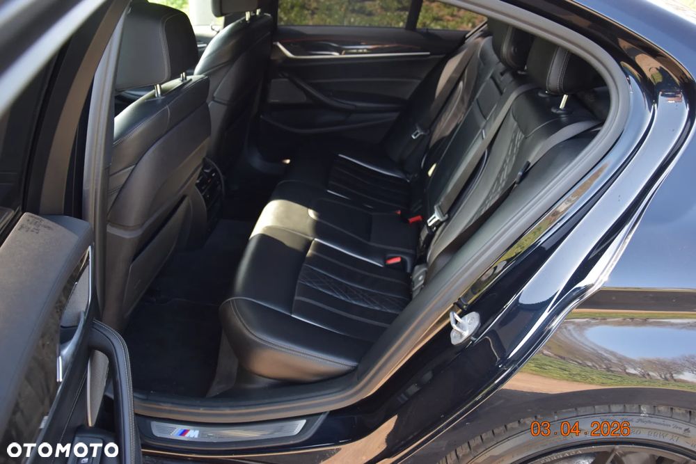 BMW Seria 5 M550i xDrive sport - 11