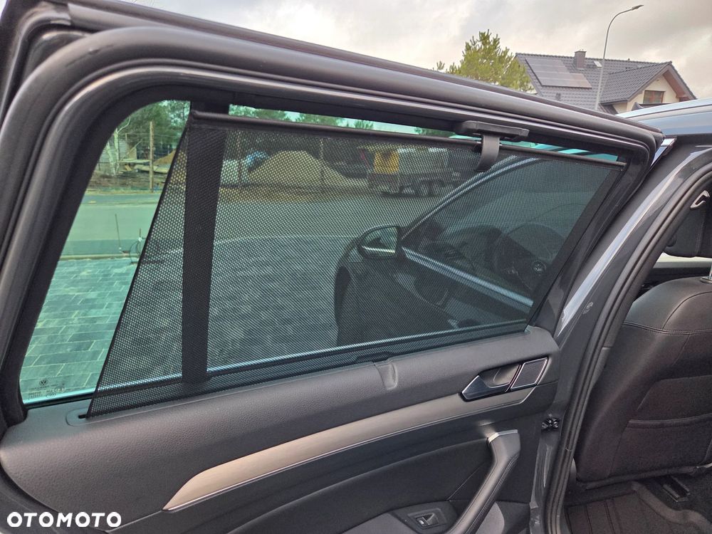 Volkswagen Passat Variant 2.0 TDI SCR DSG Highline - 25