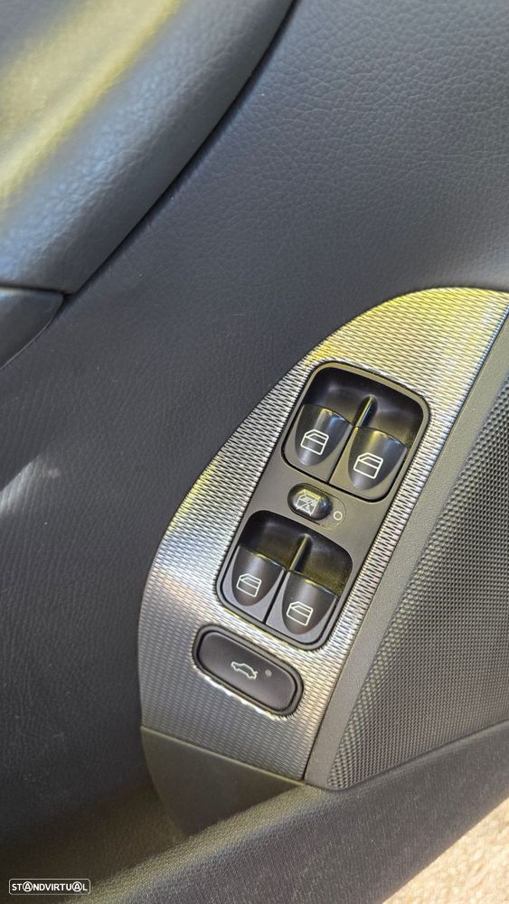 Mercedes-Benz CLK 200 K Avantgarde Aut. - 12