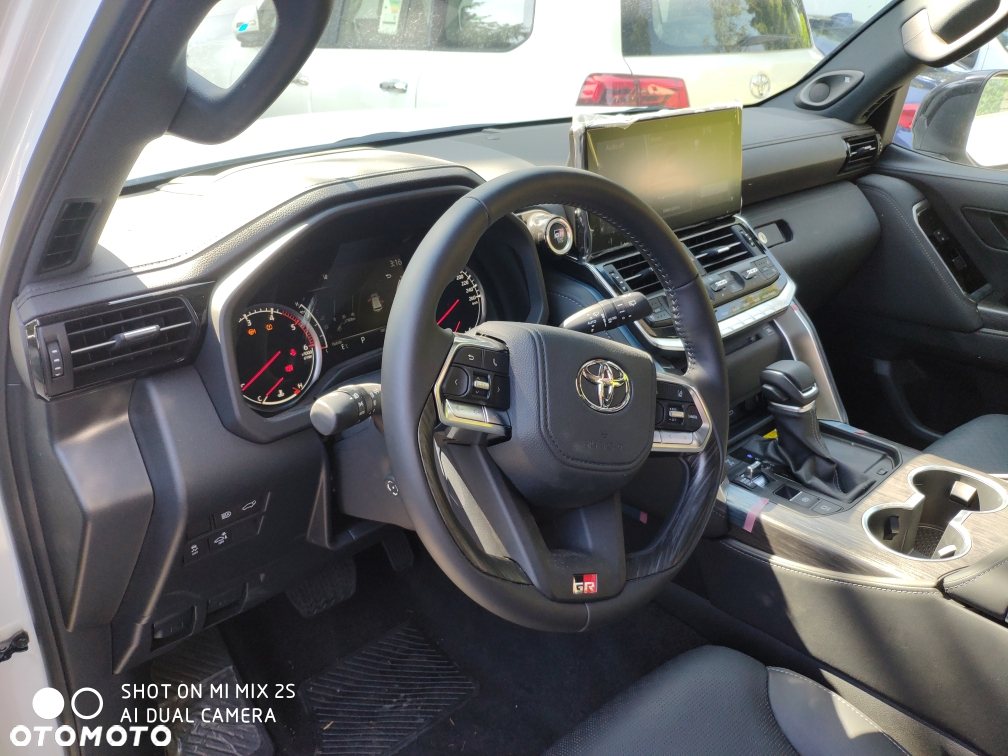 Toyota Land Cruiser - 16