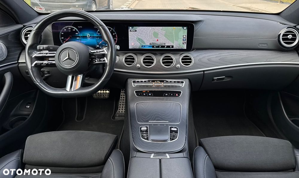 Mercedes-Benz Klasa E 200 4-Matic AMG - 13
