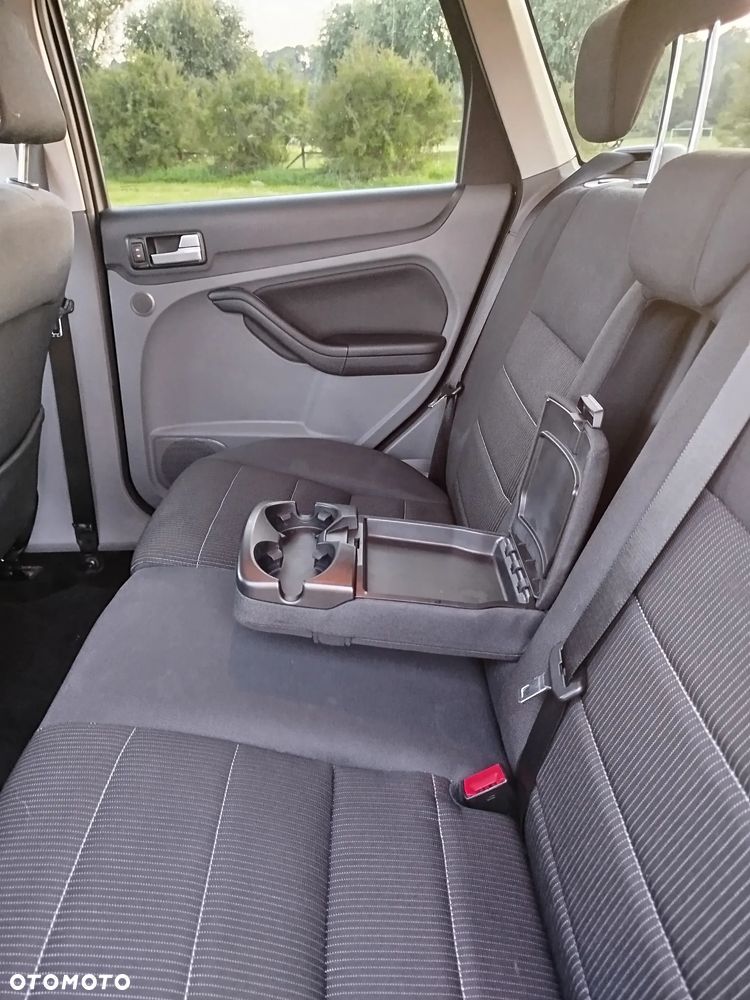 Ford Focus 1.8 Ghia - 8
