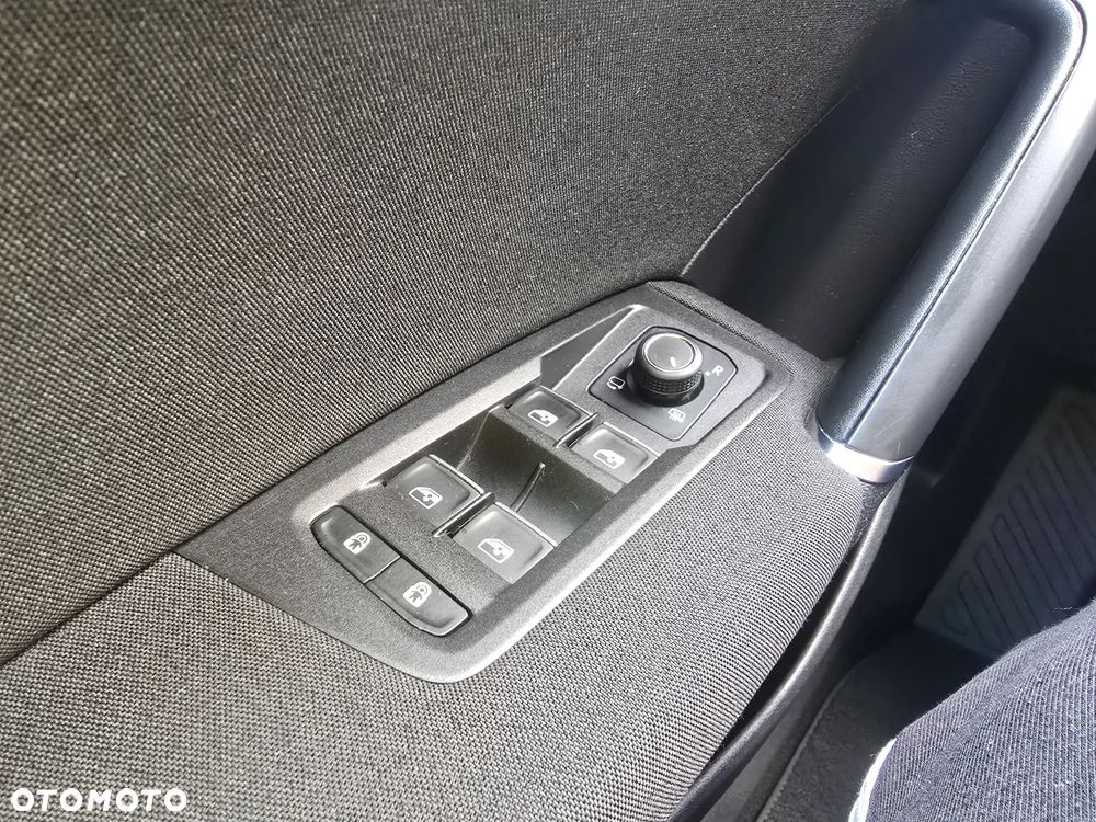 Volkswagen Touran 2.0 TDI SCR Highline - 21