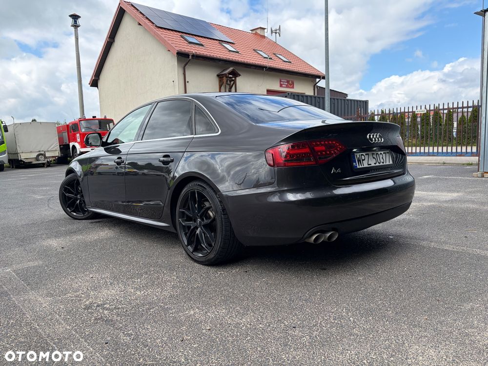 Audi A4 Limousine - 1
