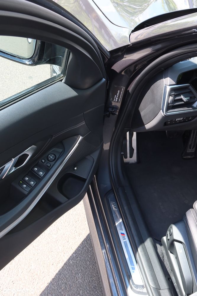BMW Seria 3 320e M Sport sport - 21