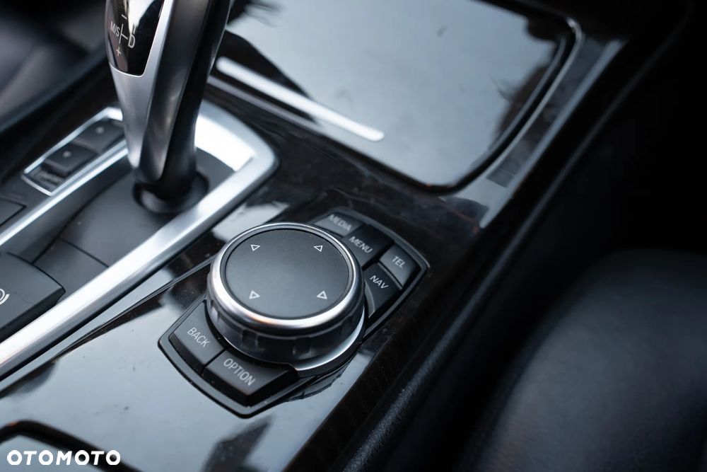 BMW Seria 5 528i - 26