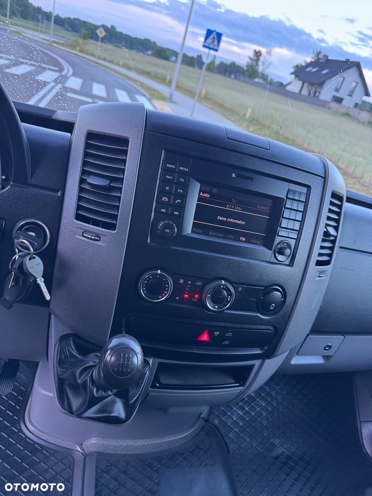 Mercedes-Benz Sprinter - 25