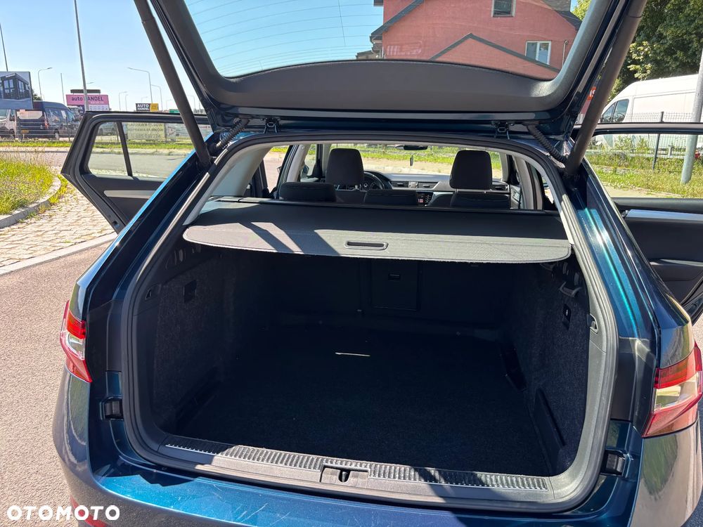 Skoda Superb 2.0 TDI Ambition - 17
