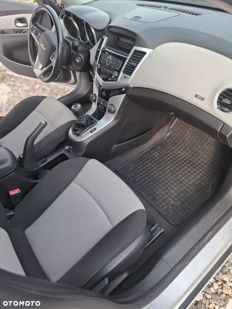 Chevrolet Cruze 1.6 LS - 17