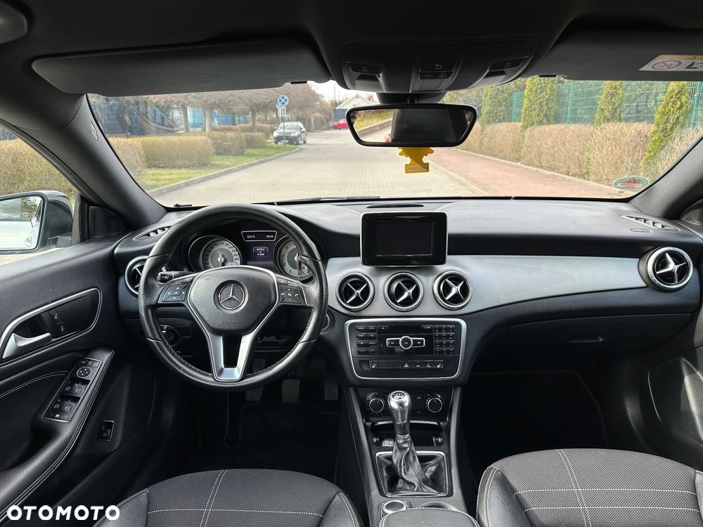 Mercedes-Benz CLA 180 UrbanStyle Edition - 16