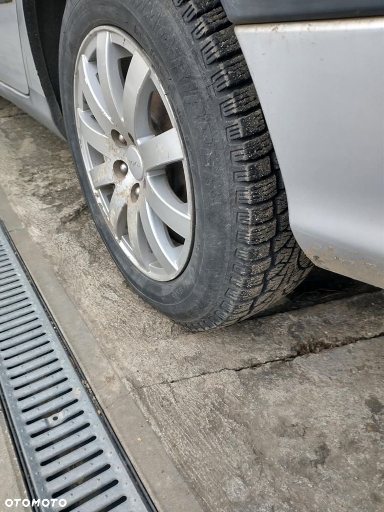 Toyota Avensis 2.0 Sol - 4