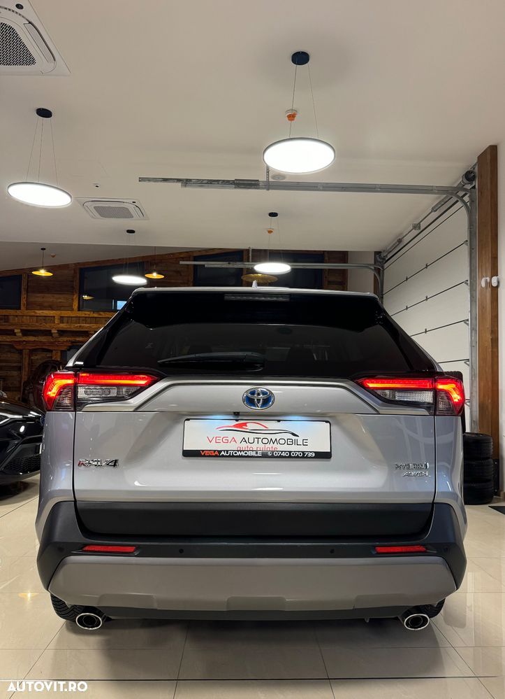 Toyota RAV4 2.5 4x4 Hybrid Team Deutschland - 37