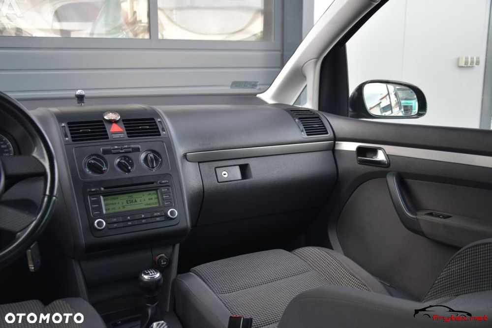 Volkswagen Touran - 24