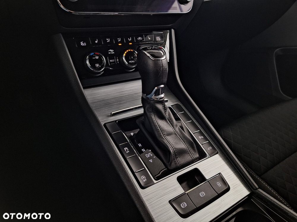 Skoda Superb 2.0 TDI Style DSG - 27