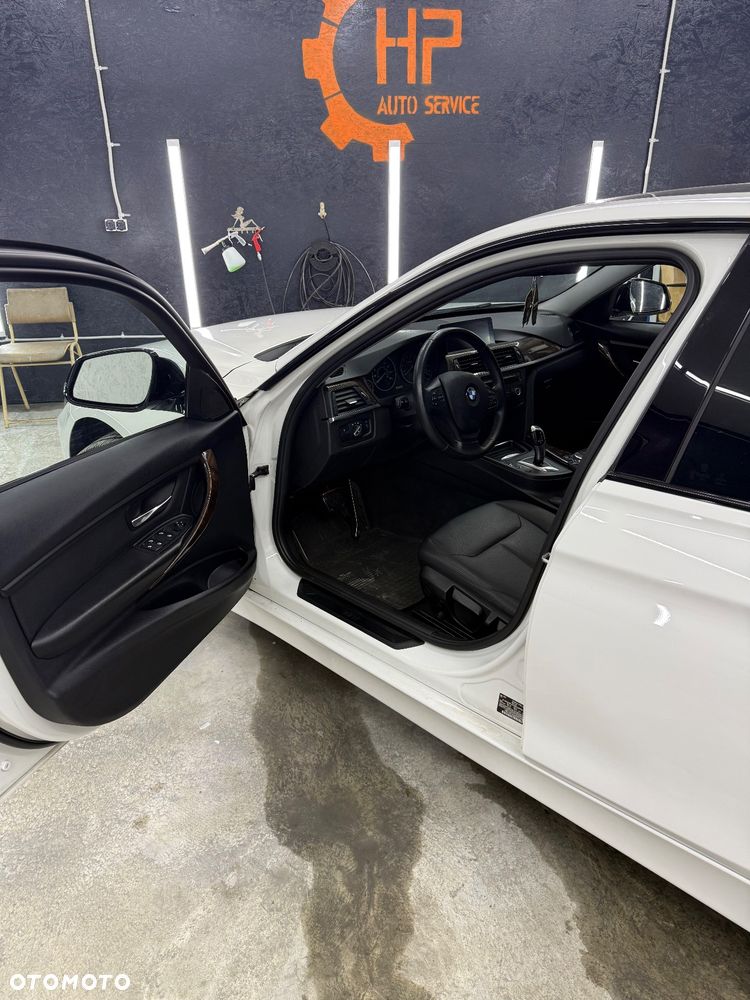 BMW Seria 3 320i - 11