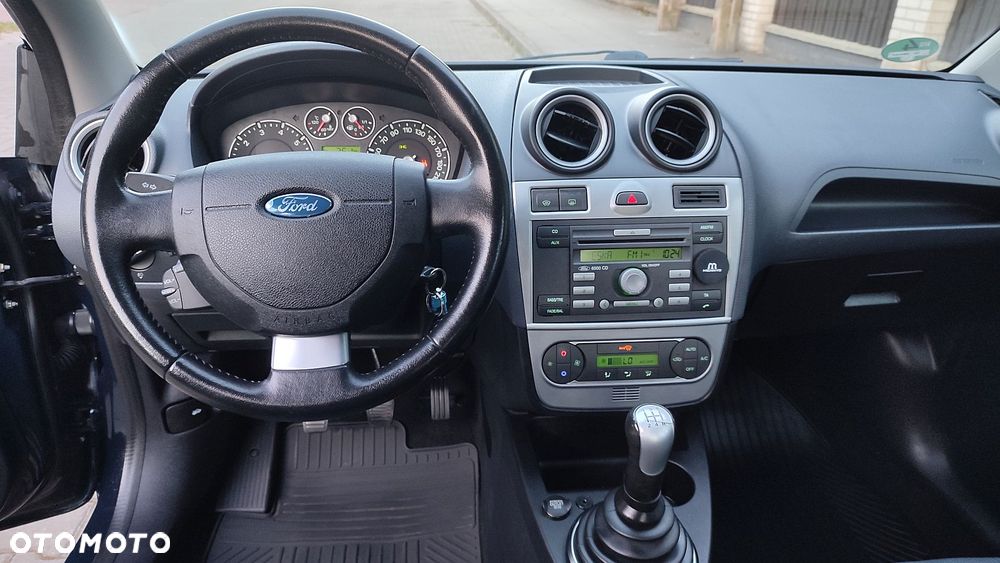 Ford Fiesta 1.4 Ghia - 14