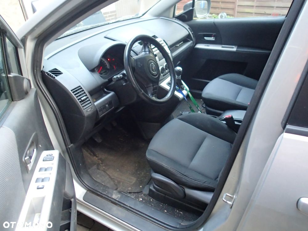 Mazda 5 - 7