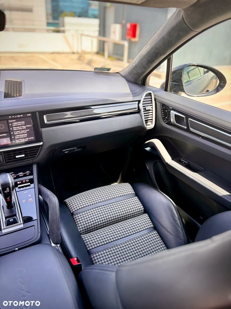 Porsche Cayenne - 16