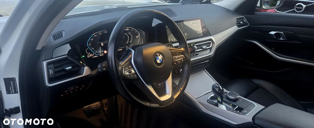 BMW Seria 3 320d M Sport - 29