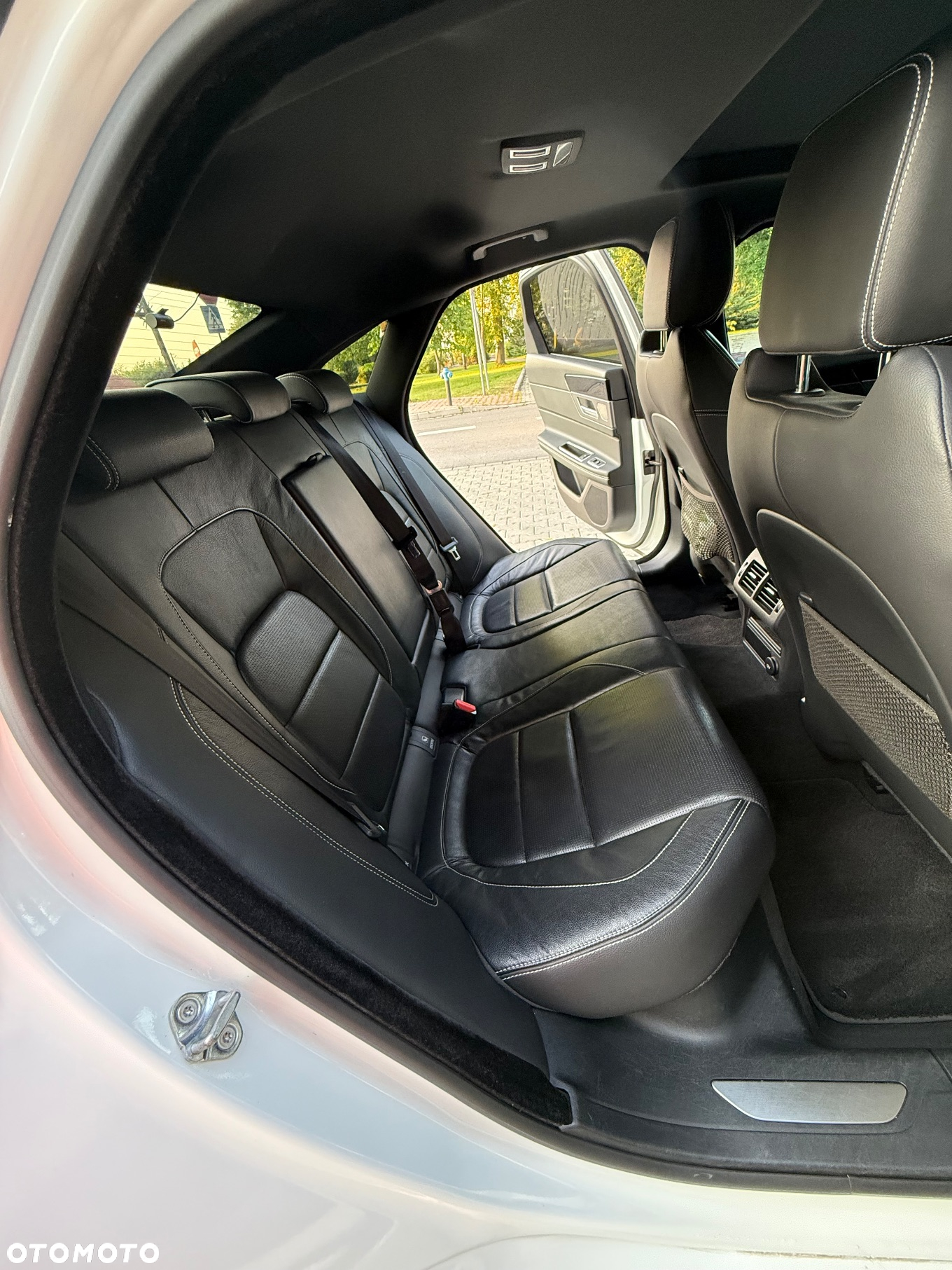 Jaguar XF 20d R-Sport - 11